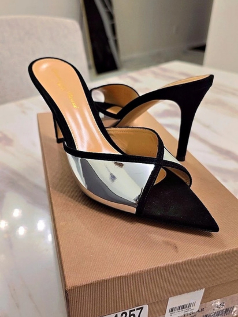 Gianvito Rossi  Pointed Toe Heels in Black & Silver EU 38 Brand New